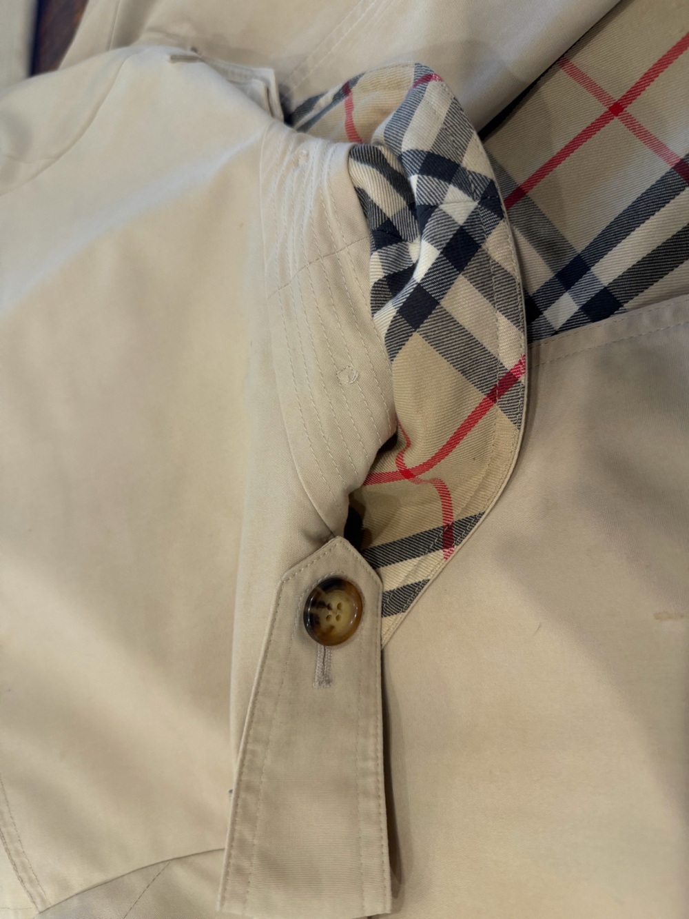 Burberry Beige Trench Coat with Signature Check Lining - Picture 8 of 11
